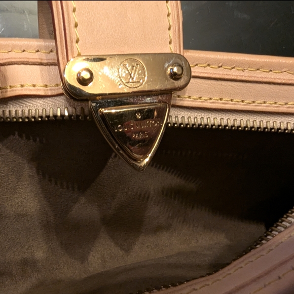 Louis Vuitton Shirley clutch and matching coin purse. - Picture 3 of 3